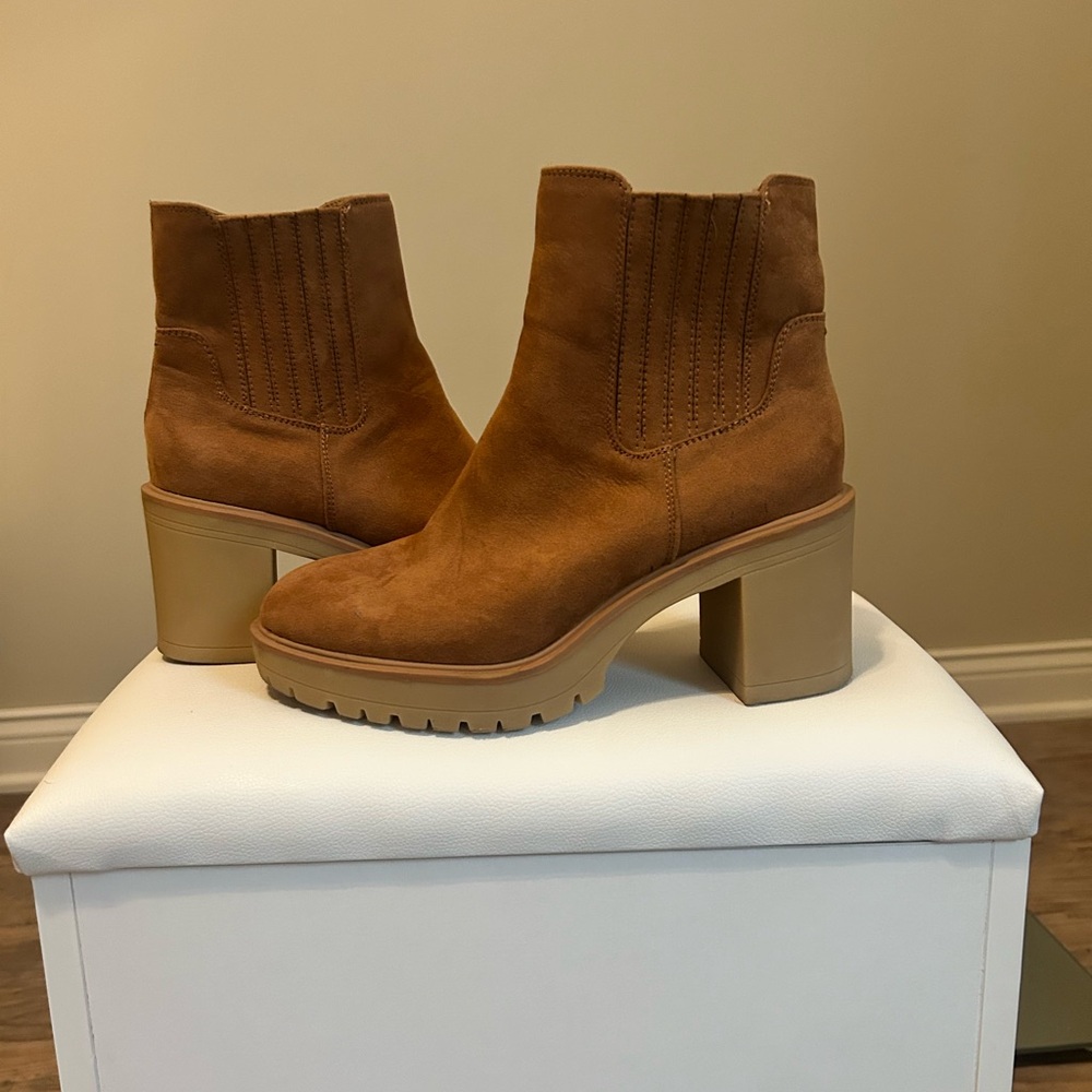 Universal Thread Tan Suede Block Heel Ankle Boots